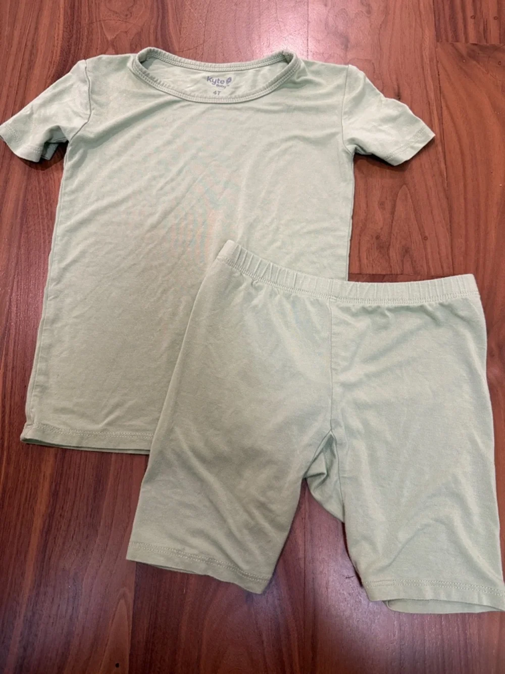 Kyte BABY Mint Green pistachio Short Sleeve Top & Shorts Pajama Set size 4t